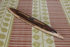 fq2017bwalftmpl28: black walnut featherwood top/bottom, tiger maple center. 3.2oz., 15″L, 1 1/2″W, 13/16″H, 4″ tip to nearest cavity end. Fits 6" quills.