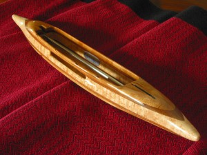 B6Shuttle6: Curly cherry top/bottom, black walnut 2nd layers, bird's eye maple center. 4.8oz., 14 3/8"L, 1 3/4"W, 1 1/16"H, 3 3/4" cavity end to tip. Fits 6" bobbins.