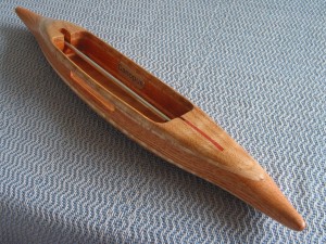 f2016oakloc16: figured oak top/bottom, bird's eye maple 2nd layers, honey locust center. 3.5 oz.,12 1/2"L,  1 3/4"W, 15/16"H, 3 3/4" tip to nearest cavity end. Fits 4" bobbins.