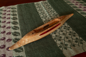 s2018exbashbemapl3: Ash burl top/bottom, curly maple 2nd layers, bird's eye maple center.  Pink ivory yarn slot inlay. 4.6 oz., 13 1/2″L, 1 3/4″W, 1 1/8″H, 4 1/8″ tip to nearest cavity end. Fits 4″ bobbins.