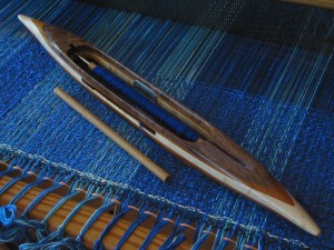 s2015bwalnut28: Black walnut featherwood top/bottom, curly cherry 2nd layers, bird's eye maple center. 3.9oz., 15 3/8"L, 1 1/2"W, 7/8"H, 4 1/4" cavity end to tip. Fits 6" quills using a 3.5mm stainless rod.  