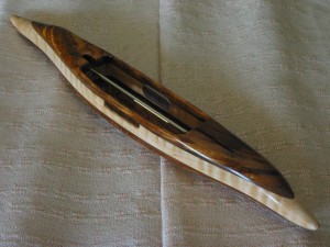 s2015fkoa23: figured Hawaiian koa top/bottom, black walnut 2nd layers, big leaf tiger maple center. 4.7 oz., 14"L, 1 3/4"W, 1 1/16"H, 4 3/4" cavity end to tip. Fits 4" bobbins.